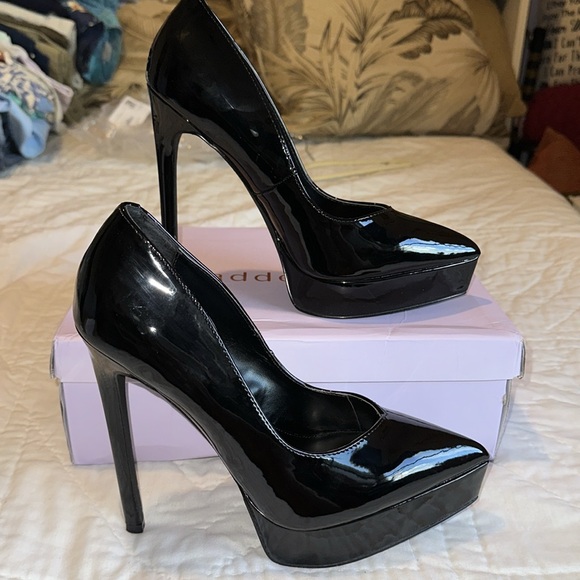 NIB MADDEN GIRL BLACK PATENT LEATHER STILETTO HEELS SZ 10 - Picture 3 of 9
